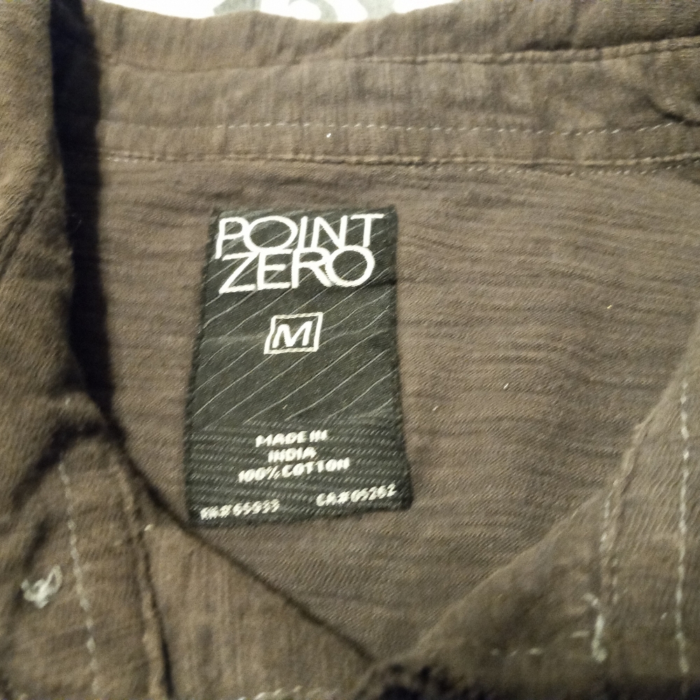 Point Zero size Medium collar cotton shirt. Short sleeves. Double pocket.